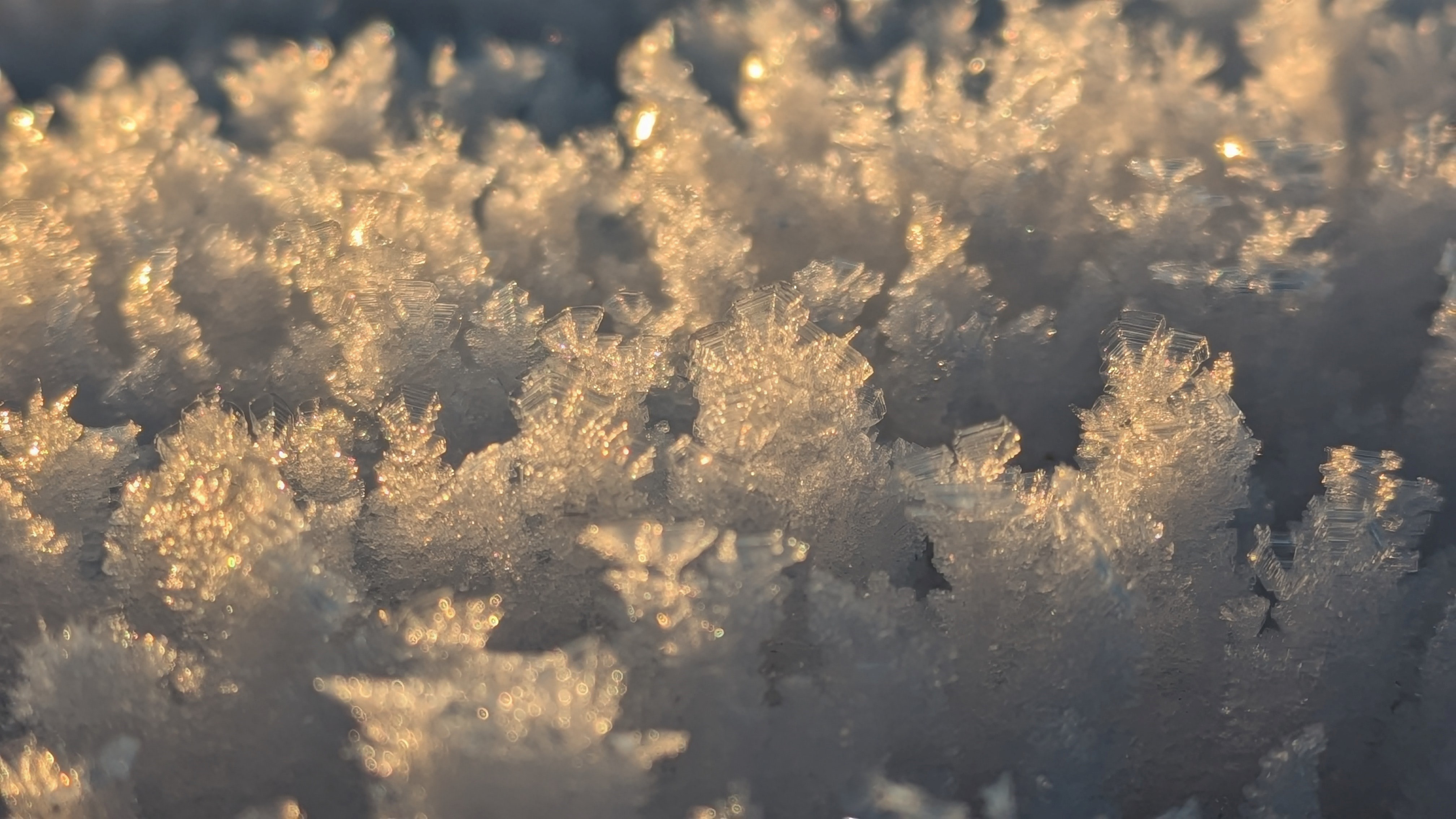 Schnee und Eiskristalle sind wie Gedanken der Natur